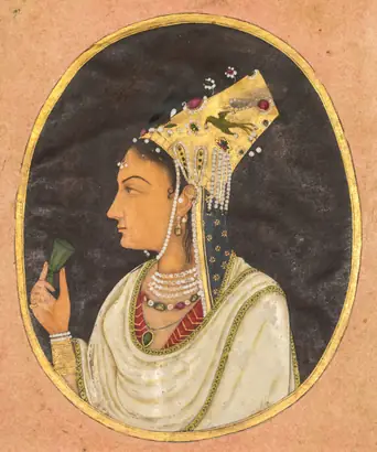 Dokumentasi museum Oval portrait of a woman in a Chaghtai hat. Nama pembuat belum tercantum pada daftar atribusi museum.