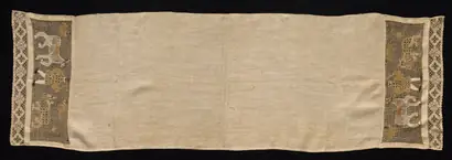 Dokumentasi museum Towel with Border of Figures of Men and Animals. Nama pembuat belum tercantum pada daftar atribusi museum.