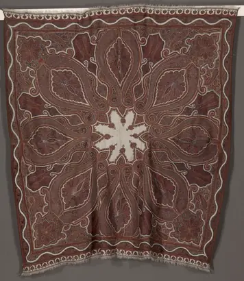 Dokumentasi museum Square Shawl ("amli"). Nama pembuat belum tercantum pada daftar atribusi museum.