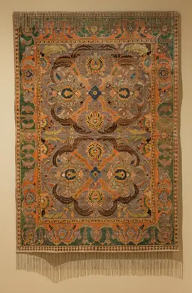 Dokumentasi museum Royal Carpet with Silk and Metal Thread. Nama pembuat belum tercantum pada daftar atribusi museum.