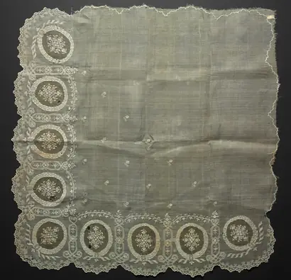 Dokumentasi museum Lace Fichu. Nama pembuat belum tercantum pada daftar atribusi museum.