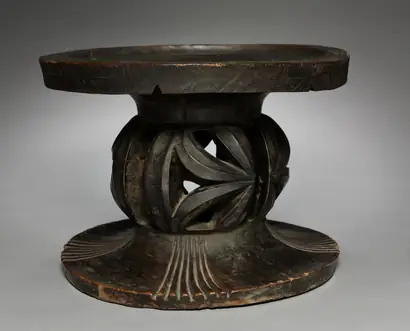 Dokumentasi museum Stool. Nama pembuat belum tercantum pada daftar atribusi museum.