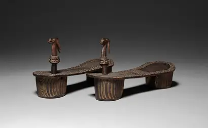 Dokumentasi museum Sandals (mitalawanda / mitawanda) or Clogs (kiatu cha mti). Nama pembuat belum tercantum pada daftar atribusi museum.