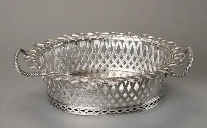 Dokumentasi museum Fruit Basket. fabricated by: Paul Jacques de Lamerie (British, 1688–1751).