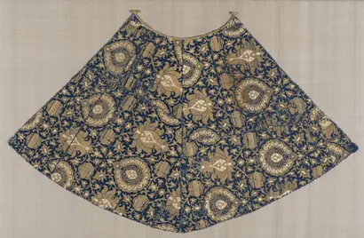 Dokumentasi museum Mantle for a Statue of the Virgin with Lotus Blossoms and Medallions. Nama pembuat belum tercantum pada daftar atribusi museum.