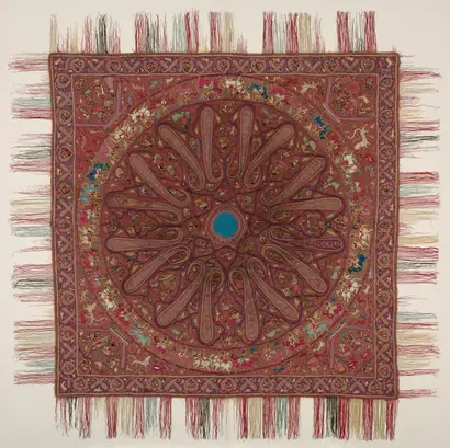Dokumentasi museum Square Shawl. Nama pembuat belum tercantum pada daftar atribusi museum.