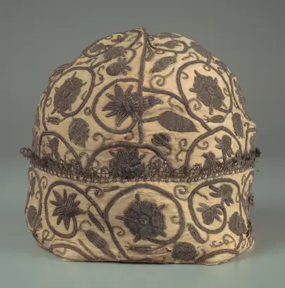 Dokumentasi museum Man's Nightcap. Nama pembuat belum tercantum pada daftar atribusi museum.