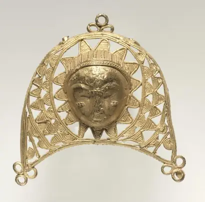 Dokumentasi museum Pendant: Face in Crescent. Nama pembuat belum tercantum pada daftar atribusi museum.