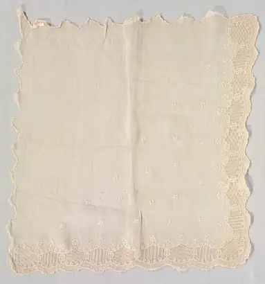 Dokumentasi museum Lace Fichu. Nama pembuat belum tercantum pada daftar atribusi museum.