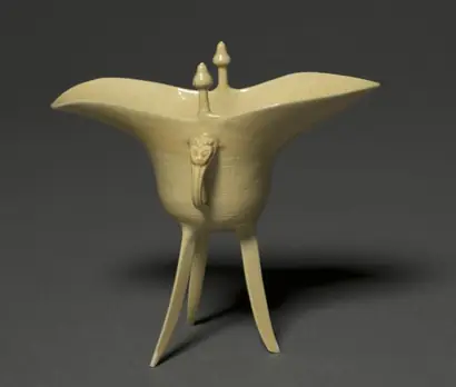 Dokumentasi museum Libation Cup in the Form of a Jue. Nama pembuat belum tercantum pada daftar atribusi museum.
