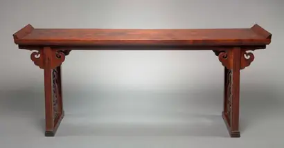 Dokumentasi museum Side Table. Nama pembuat belum tercantum pada daftar atribusi museum.