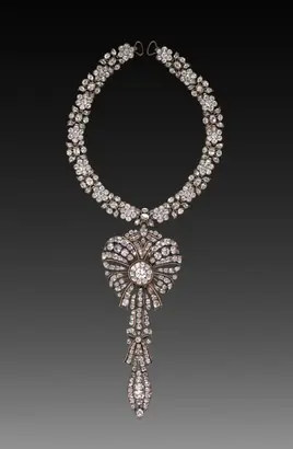 Dokumentasi museum Necklace. Nama pembuat belum tercantum pada daftar atribusi museum.