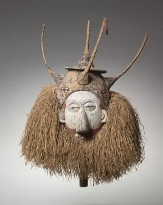 Dokumentasi museum Mask (ndeemba). Nama pembuat belum tercantum pada daftar atribusi museum.