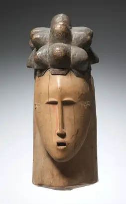 Dokumentasi museum Portrait Mask (mblo). Nama pembuat belum tercantum pada daftar atribusi museum.