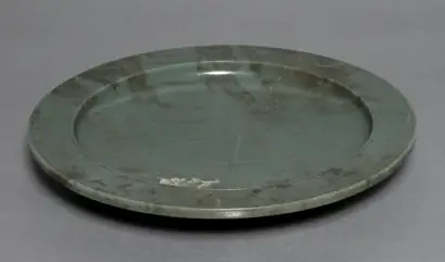 Dokumentasi museum Footed Platter. Nama pembuat belum tercantum pada daftar atribusi museum.