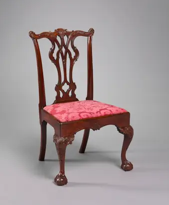 Dokumentasi museum Side Chair. Nama pembuat belum tercantum pada daftar atribusi museum.