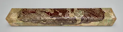 Dokumentasi museum Scroll Box with Dragon and Phoenix Design. Nama pembuat belum tercantum pada daftar atribusi museum.