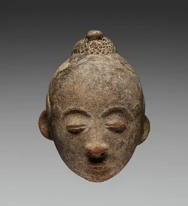 Dokumentasi museum Memorial head (nsodie). Nama pembuat belum tercantum pada daftar atribusi museum.