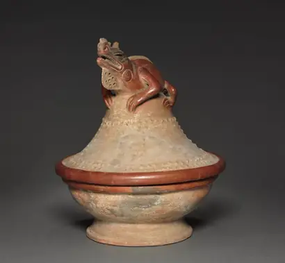Dokumentasi museum Lidded Bowl with Iguana. Nama pembuat belum tercantum pada daftar atribusi museum.