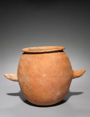 Dokumentasi museum Jar with Horn-Shaped Handles. Nama pembuat belum tercantum pada daftar atribusi museum.
