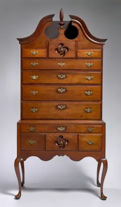 Dokumentasi museum High Chest of Drawers. Nama pembuat belum tercantum pada daftar atribusi museum.