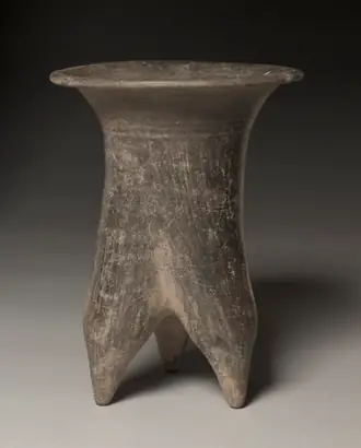 Dokumentasi museum Li, Hollow-Legged Tripod. Nama pembuat belum tercantum pada daftar atribusi museum.
