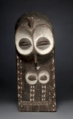 Dokumentasi museum Mask (Emangungu). Nama pembuat belum tercantum pada daftar atribusi museum.