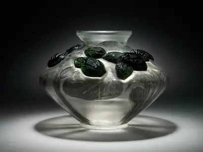 Dokumentasi museum Frogs and Lily Pads (Grenouilles et Nénuphars) Vase. René Lalique (French, 1860–1945).