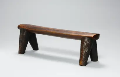 Dokumentasi museum Headrest. Nama pembuat belum tercantum pada daftar atribusi museum.
