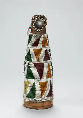 Dokumentasi museum Figure (kgöngwana-tshingwana/Ngwana sehô). Nama pembuat belum tercantum pada daftar atribusi museum.