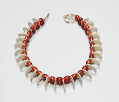 Dokumentasi museum Necklace (amazipho). Nama pembuat belum tercantum pada daftar atribusi museum.