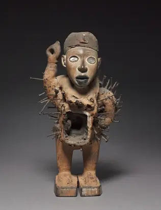Dokumentasi museum Male figure (nkisi nkondi). Nama pembuat belum tercantum pada daftar atribusi museum.