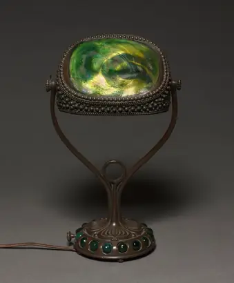 Dokumentasi museum Turtleback Reading Lamp. Tiffany Glass & Decorating Company (America, New York, 1892–1902).