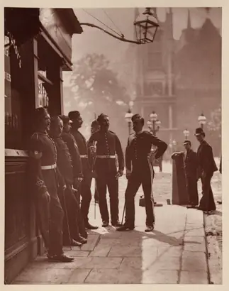 Dokumentasi museum Recruiting Sergeants at Westminster. John Thomson (Scottish, 1837–1921).
