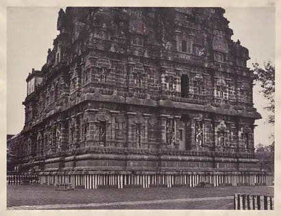 Dokumentasi museum West and South Sides of the Vimana Walls, Great Temple (Brihadeshvara) at Tanjore (Thanjavur). Captain Linnaeus Tripe (British, 1822–1902).