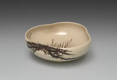 Dokumentasi museum Pine-shaped Dish. Peran menurut katalog: Seifū Yohei III (Japanese, 1851–1914).