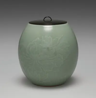 Dokumentasi museum Water Container with Peonies. Peran menurut katalog: Seifū Yohei III (Japanese, 1851–1914).