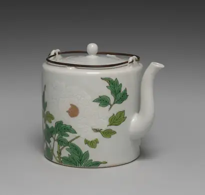 Dokumentasi museum Sake Pourer with Flowers. Peran menurut katalog: Seifū Yohei III (Japanese, 1851–1914).