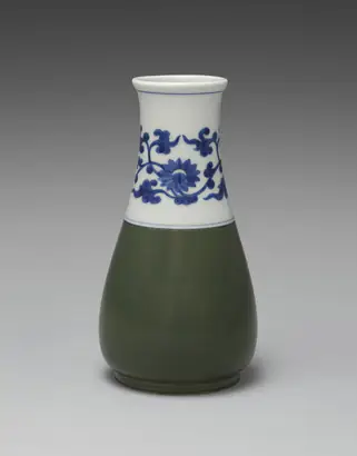 Dokumentasi museum Flower Vase with Floral Scroll. Peran menurut katalog: Seifū Yohei III (Japanese, 1851–1914).