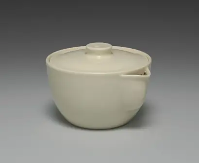 Dokumentasi museum Hand-held Teapot. Peran menurut katalog: Seifū Yohei III (Japanese, 1851–1914).