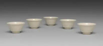 Dokumentasi museum Teacups with Floral Band Motif. Peran menurut katalog: Seifū Yohei III (Japanese, 1851–1914).