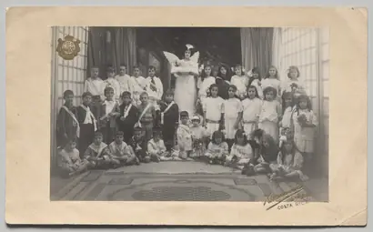 Dokumentasi museum Untitled (Semi-Circle of Children, Central Girl Dressed as an Angel Holding the Baby Jesus). Andrés and Francisco Hernández (Costa Rican, active c. 1910s–30s).