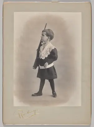 Dokumentasi museum Untitled (young boy with lace collar and toy rifle). Reutlinger Studios (French, active 1850s-1937).