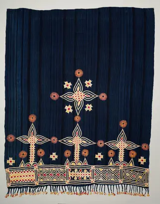 Dokumentasi museum Woman's Shawl or Head Covering. Nama pembuat belum tercantum pada daftar atribusi museum.