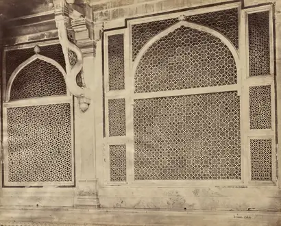 Dokumentasi museum Futtypore Sikri—Two of the Marbled Screens in the Tomb of Sheik Selim Chisti. Samuel Bourne (British, 1834–1912).