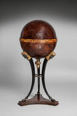 Dokumentasi museum Globe Work Table (Globustisch). Nama pembuat belum tercantum pada daftar atribusi museum.