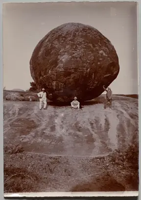 Dokumentasi museum Krishna's Butter Ball, Mahabalipuram. Unidentified Photographer.