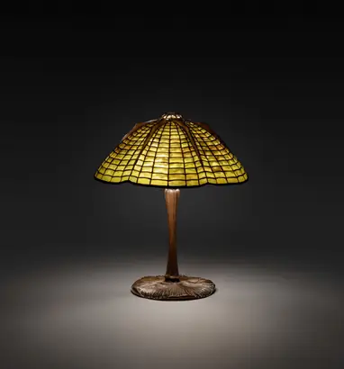 Dokumentasi museum Spider and Web Table Lamp. maker: Tiffany Studios (United States, New York, 1902–32).