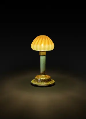 Dokumentasi museum Mushroom Night Lamp. made by: Tiffany Glass & Decorating Company (America, New York, 1892–1902); execution: Tiffany Studios (United States, New York, 1902–32).