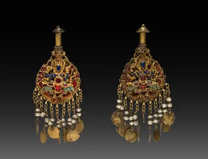 Dokumentasi museum Pair of Earrings with Vishnu Riding Garuda. Nama pembuat belum tercantum pada daftar atribusi museum.
